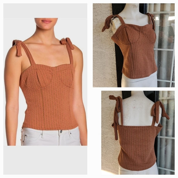 Free People top‎ - Picture 1 of 4